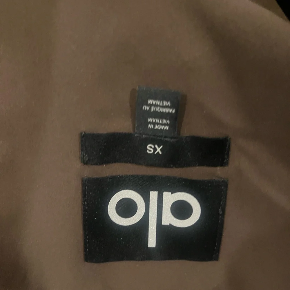 Sherpa Edge Bomber
Alo   Xsmall. NWOT. - Picture 4 of 14